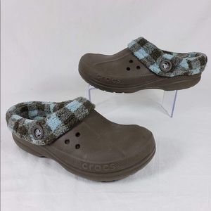Crocs with Sherpa on the inside insulated plaid